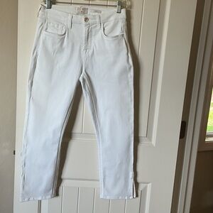 Jen7 by 7 For All Mankind white denim size 4 capris.